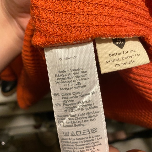 Waffle Knit V-Neck Long-Sleeve Sweater - Picture 6 of 7